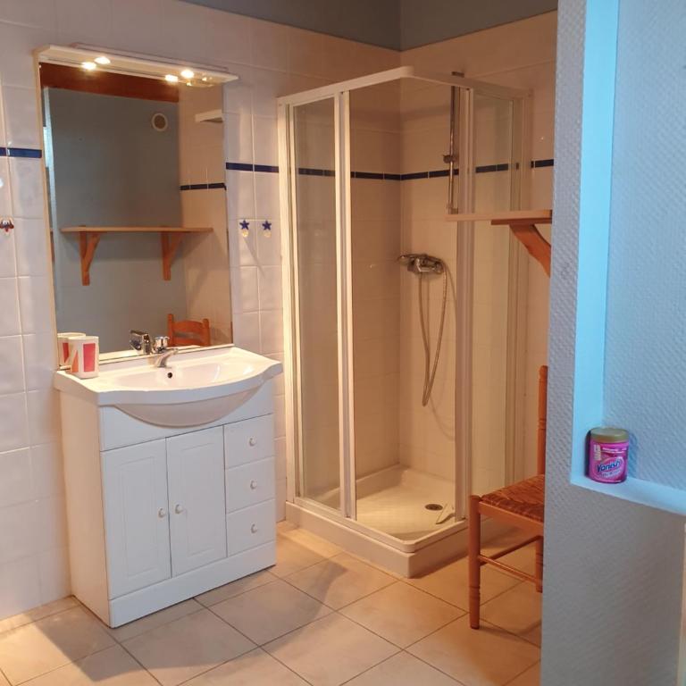Appartement proche du lac ,piscine ouverte de mars a octobre - Apartment mit 1 Schlafzimmer - 3
