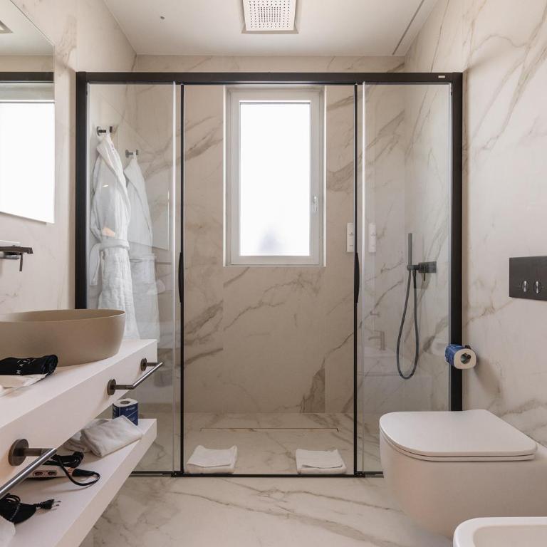 Green Park Penthouse Suite & Pool - Heated Pool - - King Suite with Pool View - 18