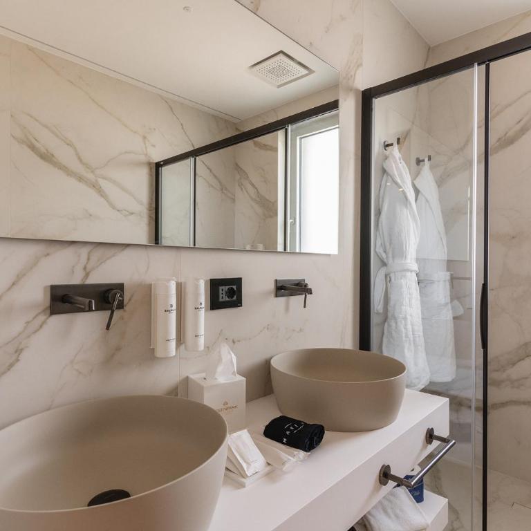 Green Park Penthouse Suite & Pool - Heated Pool - - King Suite with Pool View - 19