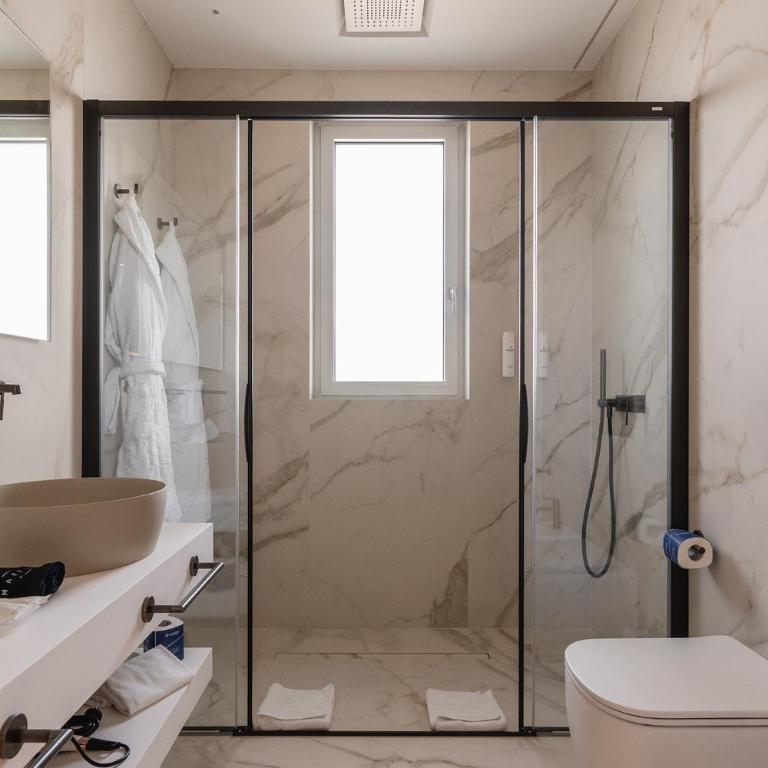 Green Park Penthouse Suite & Pool - Heated Pool - - King Suite with Pool View - 20