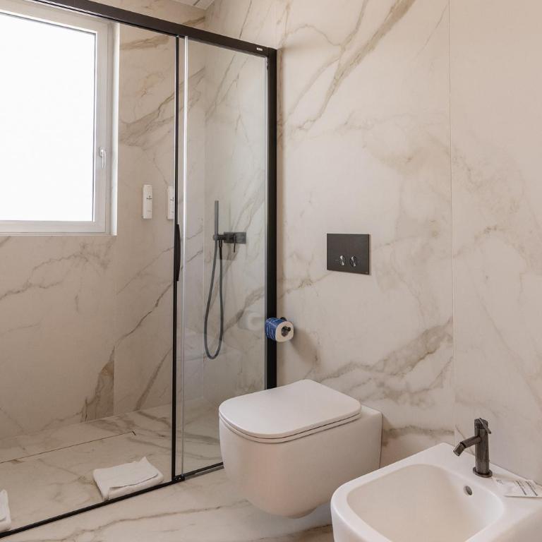 Green Park Penthouse Suite & Pool - Heated Pool - - King Suite with Pool View - 22