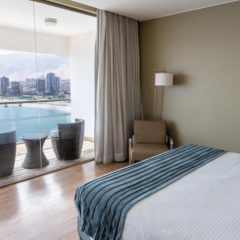Terrado Suites Iquique - Habitación con cama grande y vistas al mar - 10