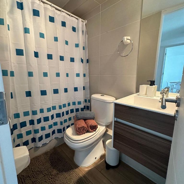Atractivo depto en Las Condes - Apartamento de 2 dormitorios - 3