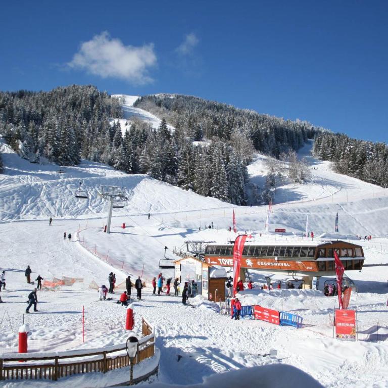 Spacieux 3 chambres, skis aux pieds avec parking et wifi - Three-Bedroom Apartment - 10