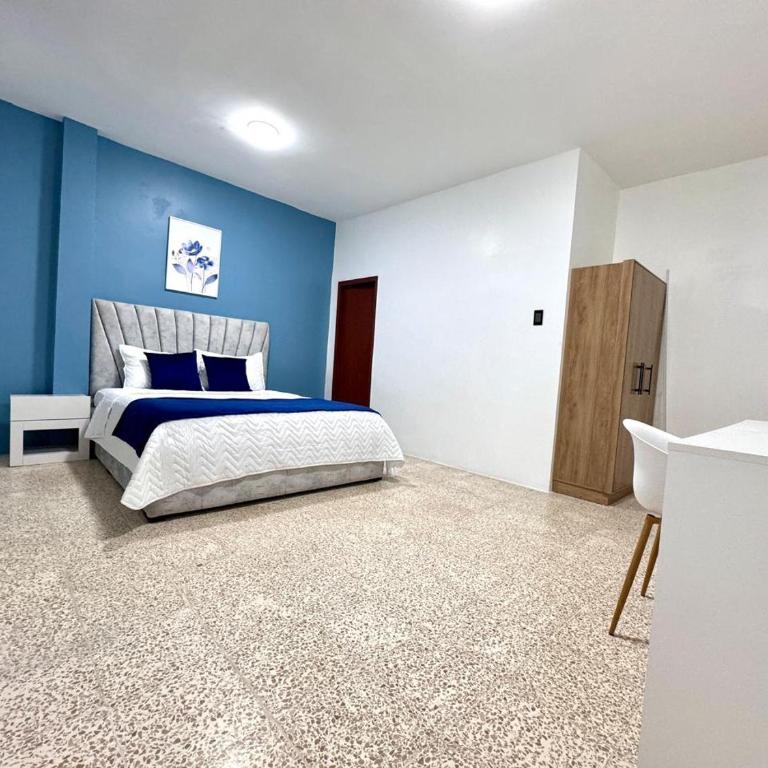 SC Central Suite - One-Bedroom Apartment with Balcony and City View - 1