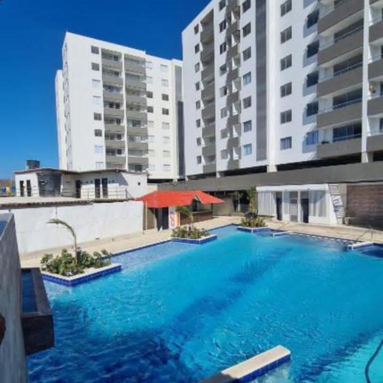 estudio con Piscina en Res de lujo a 10 min ctro y playas - Three-Bedroom Apartment - 1