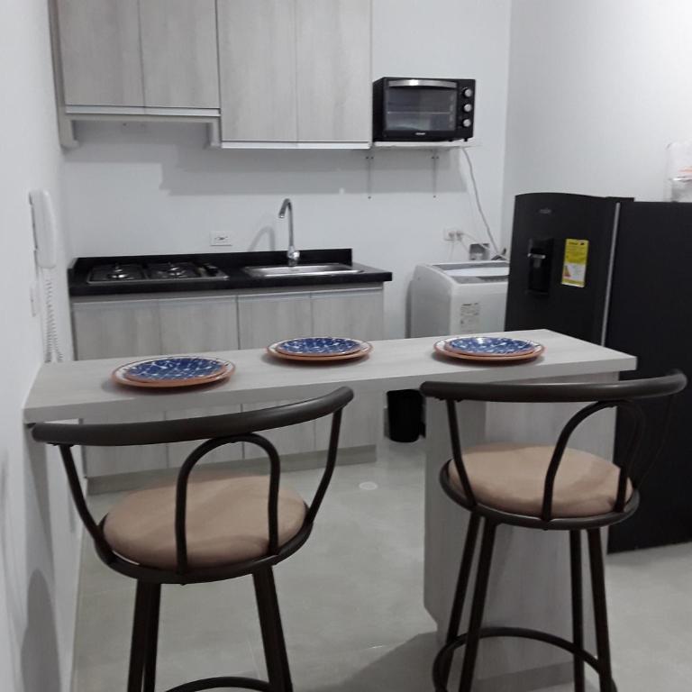 estudio con Piscina en Res de lujo a 10 min ctro y playas - Three-Bedroom Apartment - 7