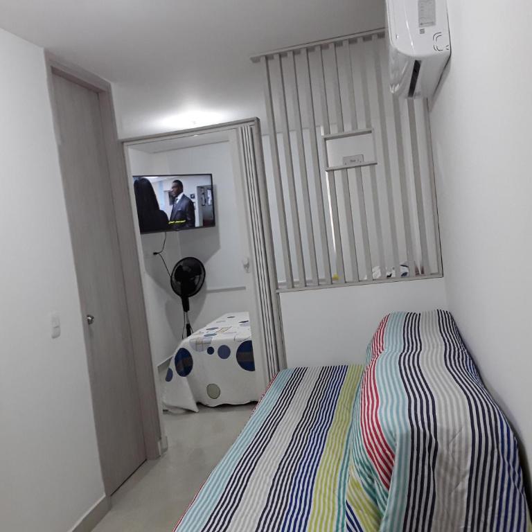 estudio con Piscina en Res de lujo a 10 min ctro y playas - Three-Bedroom Apartment - 10