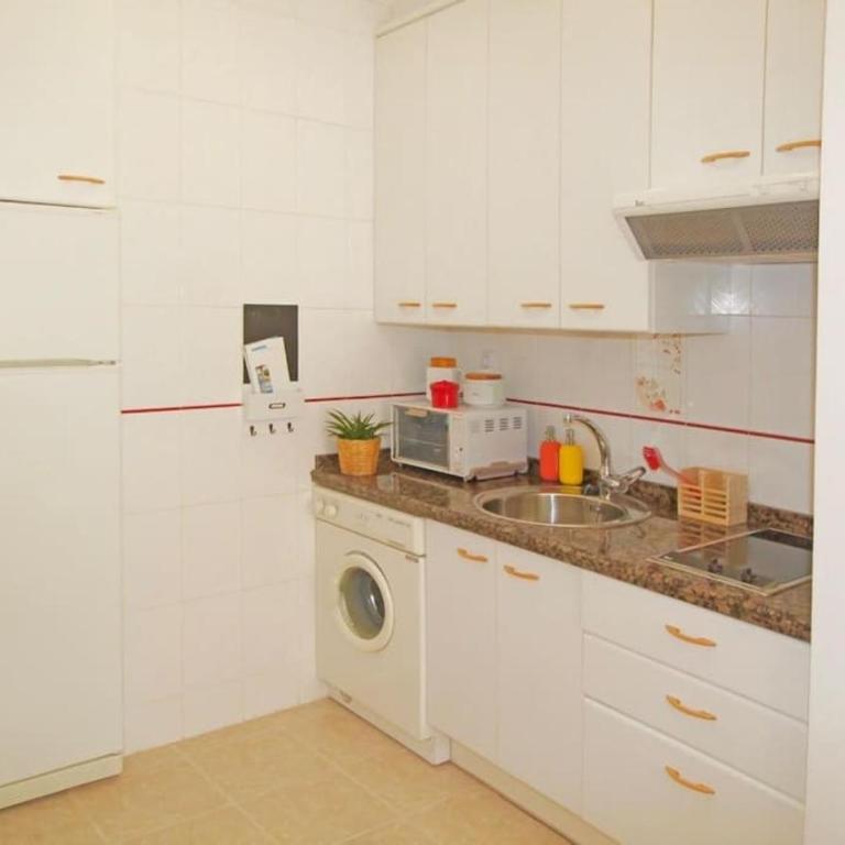 City center, beach and port - One-Bedroom Apartment - 9