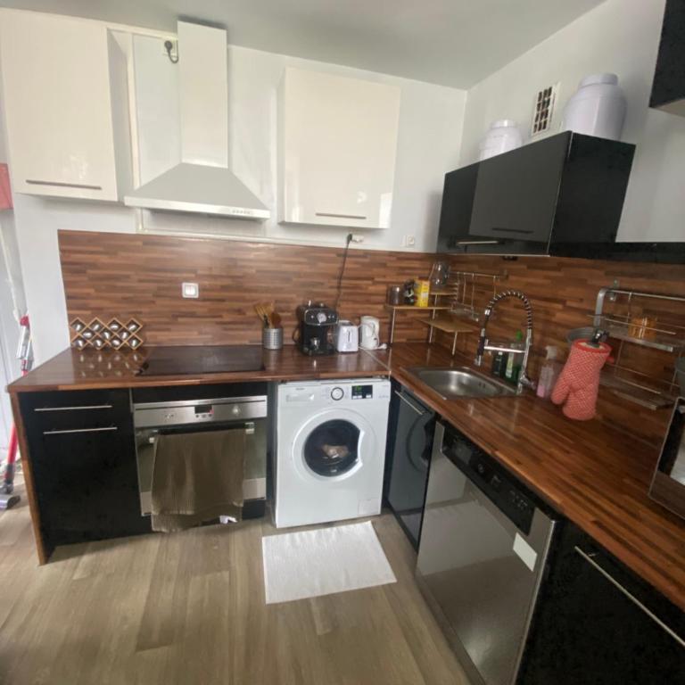 Bel appartement spacieux ,convivial de 3 chambres avec parking privé sécure - Apartment mit 3 Schlafzimmern - 51