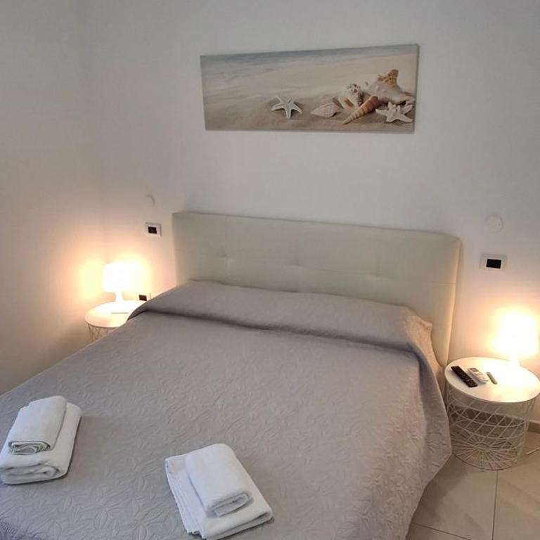 Palazzo Garibaldi - Camera Matrimoniale con Bagno Privato - 15