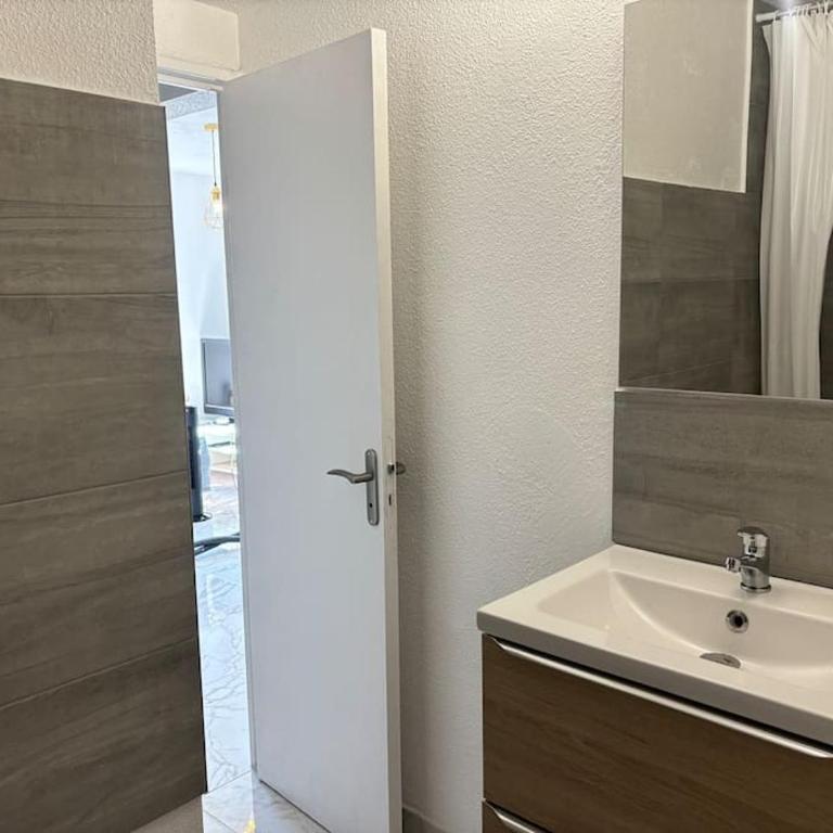 Studio cosy proche bord de mer - Apartment mit 1 Schlafzimmer - 2