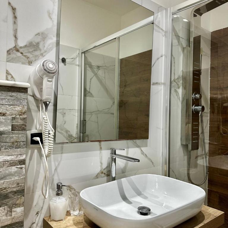 Naiadi Rooms - Deluxe Double Room with Balcony - 5