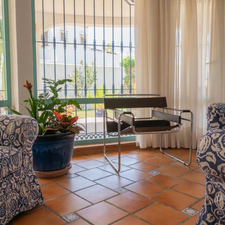 Villa La Contenta jardín y piscina en Conil centro - Villa - 23