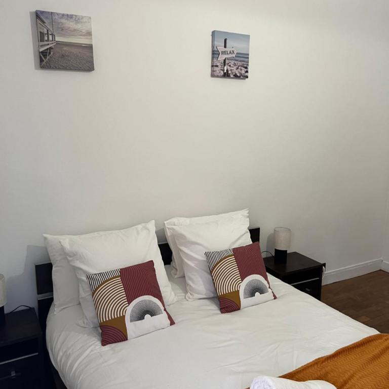 Charmant appart o cœur de Nantes avec parking - Three-Bedroom Premium Apartment with Balcony - 4