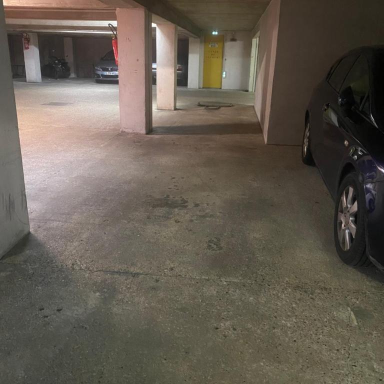 À 1 minute du métro et Parking privé - Two-Bedroom Apartment - 12