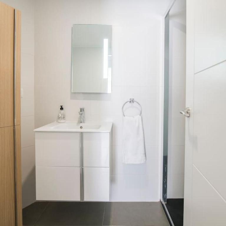 Espectacular piso con piscina, a 100 M de la playa - Apartamento con 3 dormitorios - Frente al océano - 11