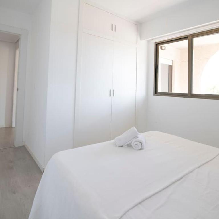 Espectacular piso con piscina, a 100 M de la playa - Apartamento con 3 dormitorios - Frente al océano - 12