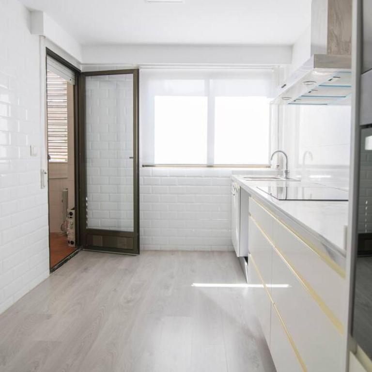 Espectacular piso con piscina, a 100 M de la playa - Apartamento con 3 dormitorios - Frente al océano - 23