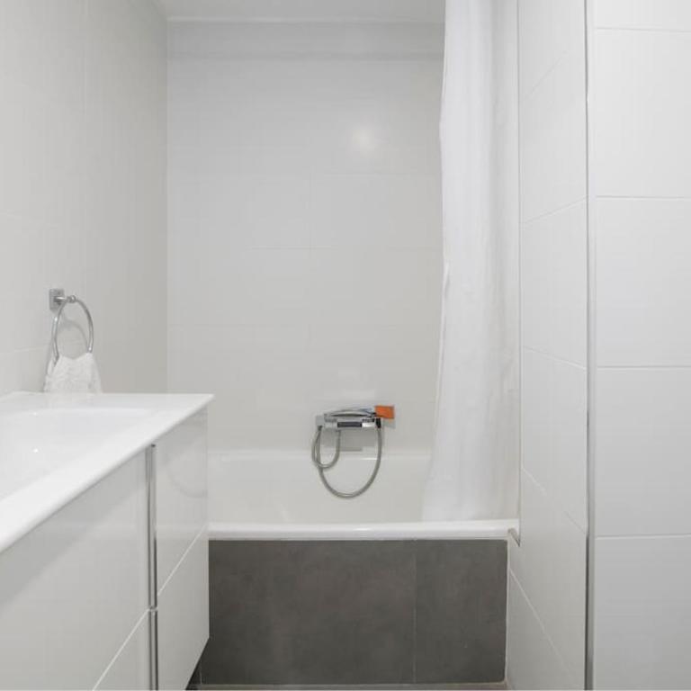 Espectacular piso con piscina, a 100 M de la playa - Apartamento con 3 dormitorios - Frente al océano - 27
