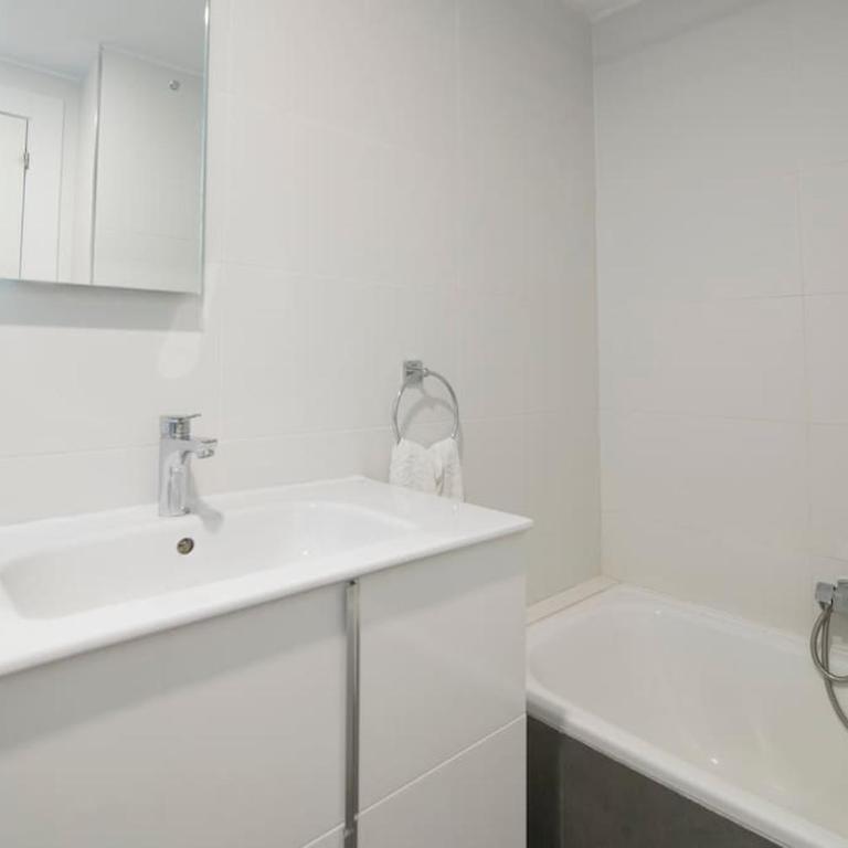 Espectacular piso con piscina, a 100 M de la playa - Apartamento con 3 dormitorios - Frente al océano - 28