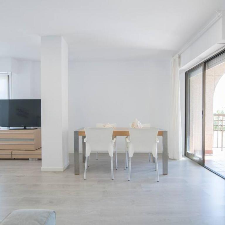 Espectacular piso con piscina, a 100 M de la playa - Apartamento con 3 dormitorios - Frente al océano - 30