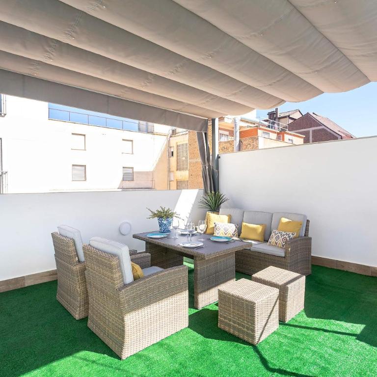 Genteel Home Velazquez Granada - Duplex Apartment with private pool - 3