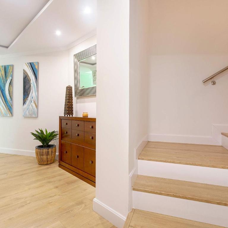 Genteel Home Velazquez Granada - Duplex Apartment with private pool - 25