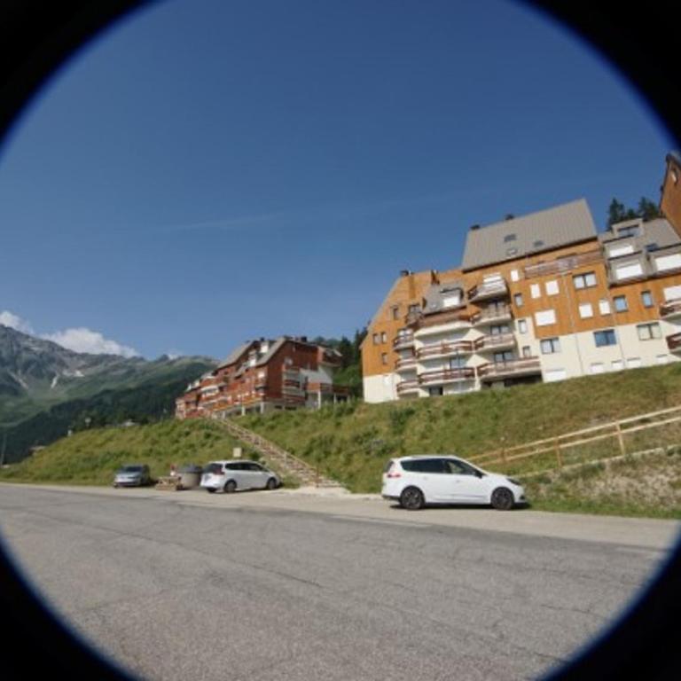 Studio cabine cosy avec balcon, 400m des pistes, casier à skis, proche commerces et remontées mécaniques. - Appartement 1 Chambre - 2
