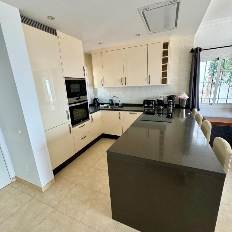 Luxury 2 Bedroom Apartment in San Juan de Capistrano, Nerja - Apartamento de 2 dormitorios con terraza y vistas al mar - 15