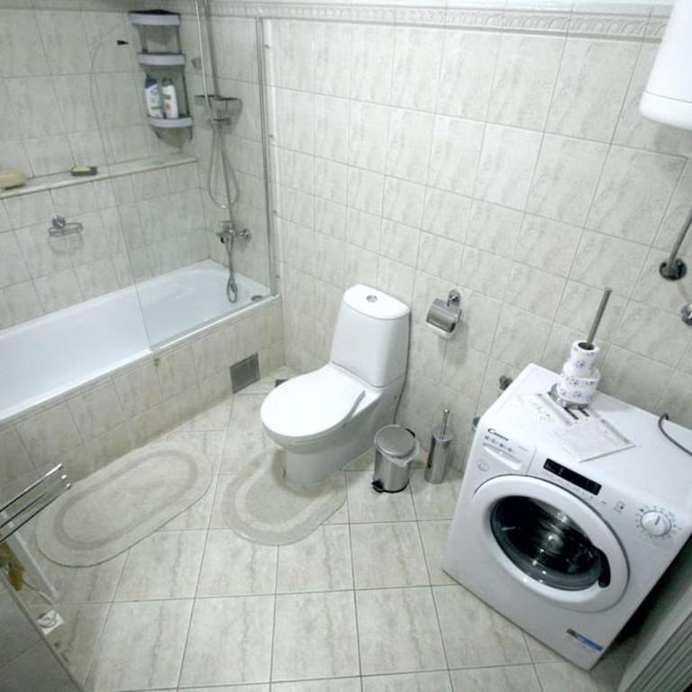Warhol Apartment, quiet with Retro Pop Art Flair in Zvezdara, Beograd with workplaces and multiple beds - Apartman sa 1 Spavaćom Sobom - 19
