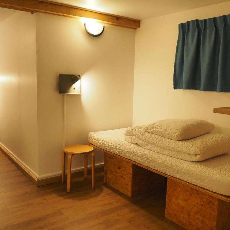 Auberge de Jeunesse HI La Clusaz - Posto Letto in Dormitorio Maschile - 5