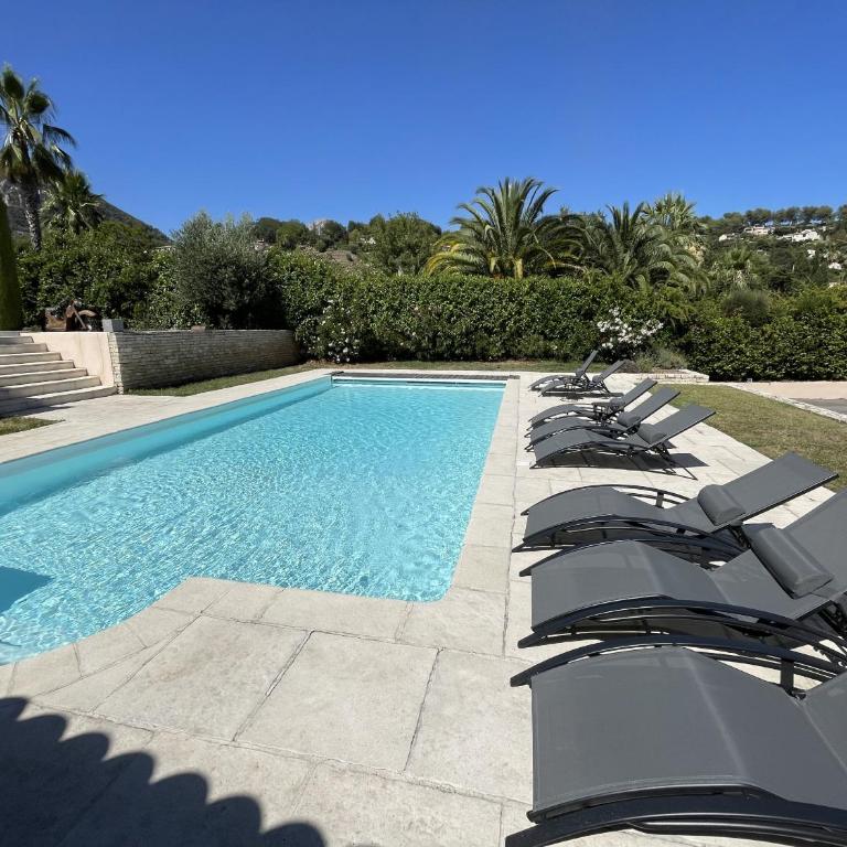 VILLA LA LOUBIANE VI4428 By Riviera Holiday Homes - Villa - 2