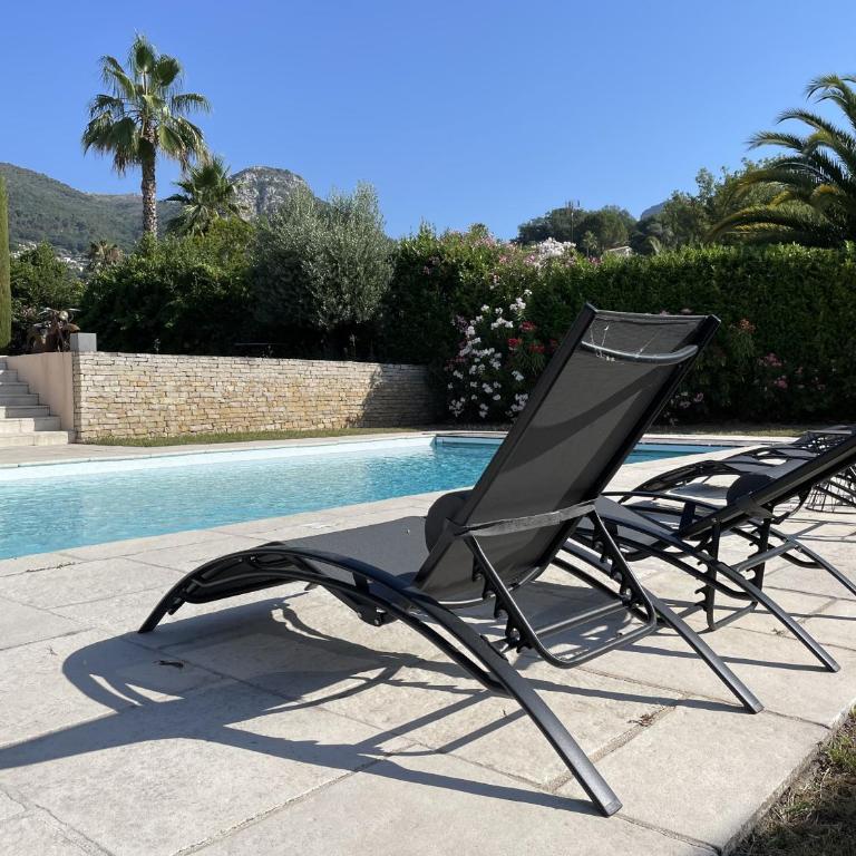 VILLA LA LOUBIANE VI4428 By Riviera Holiday Homes - Villa - 5