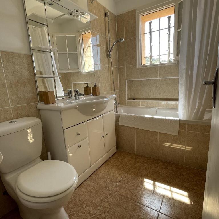 VILLA LA LOUBIANE VI4428 By Riviera Holiday Homes - Villa - 12