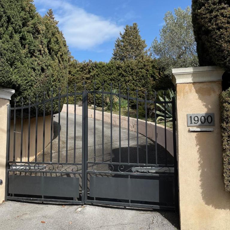 VILLA LA LOUBIANE VI4428 By Riviera Holiday Homes - Villa - 19