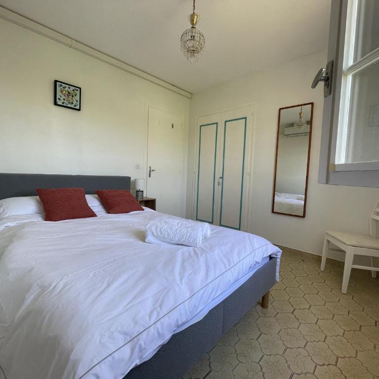 VILLA LA LOUBIANE VI4428 By Riviera Holiday Homes - Villa - 32