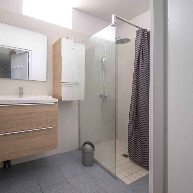 La cahute, Gîte avec jardin pour 15 personnes - Maison 7 Chambres - 45