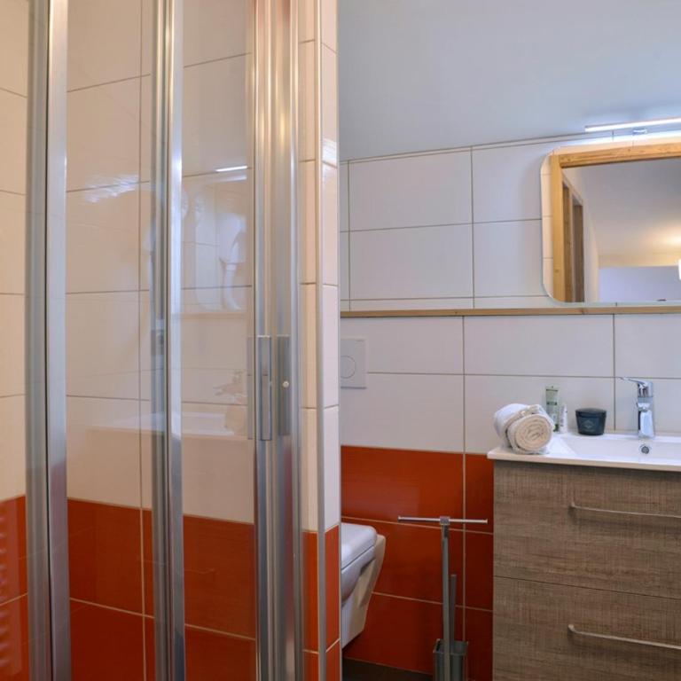 Duplex Rénové 6 Pièces · Accès Skis aux Pieds · Espace Bien-être · Proche Commerces - Appartement 5 Chambres - 12