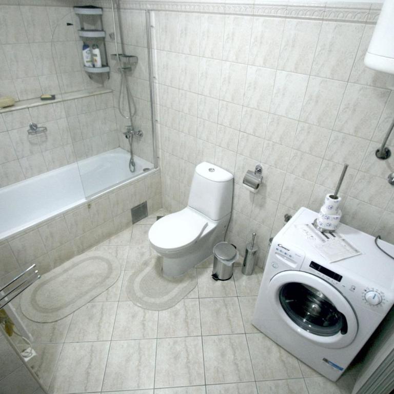 Warhol Apartment, quiet with Retro Pop Art Flair in Zvezdara, Beograd with workplaces and multiple beds - Apartman sa 1 Spavaćom Sobom - 4
