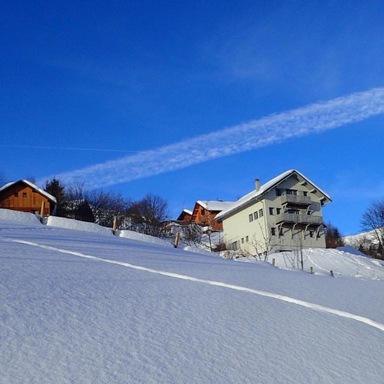 Chalet de Luxe 4* · Spa · Idéal Familles · 20 Pers. - Chalet 3 Chambres - 20