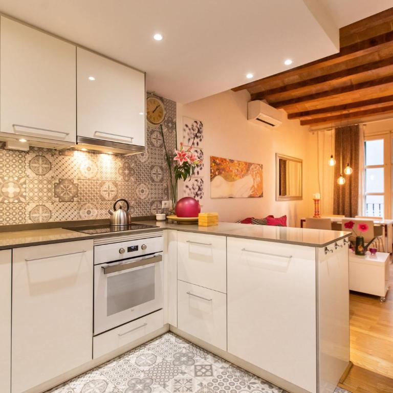 Blasco de Garay: acogedor apartamento en el corazón de Poble-sec - Apartment - 3