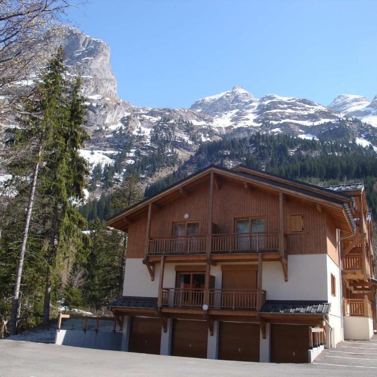 Agréable 3 pièces avec jardinet, proche du centre - FR-1-464-42 - Appartement 2 Chambres - 14