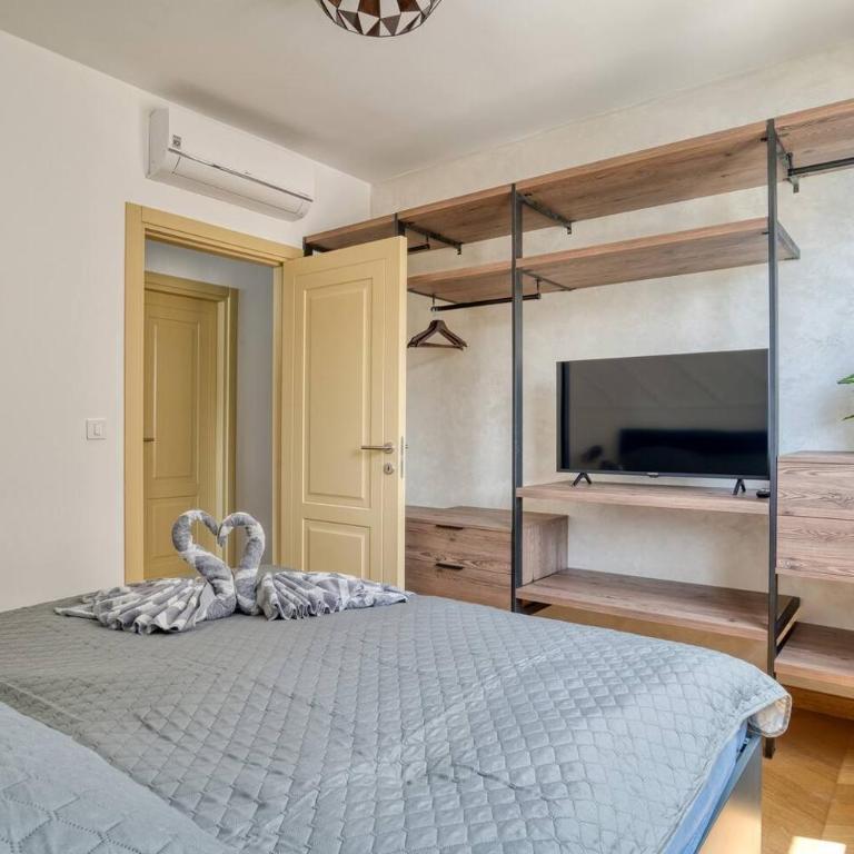 Magic view - Apartment with Pool - Three-Bedroom Apartment - 5