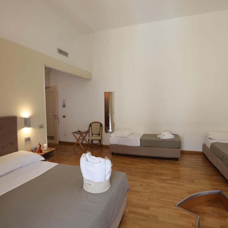 Lungomare Suite & Spa - Quadruple Room with Sea View - 4