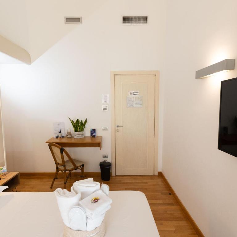 Lungomare Suite & Spa - Standard Double Room - 3