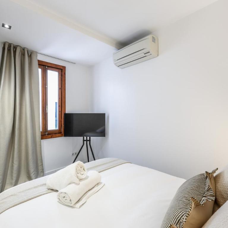 Arteria Madrid Gran Vía - Large Double Room - 6