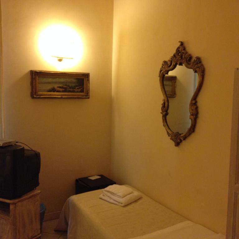Marta Guest House - Camera Tripla con Bagno Privato - 10