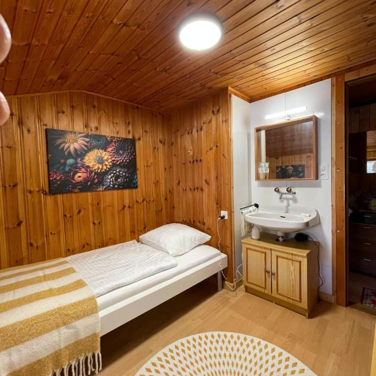Auberge Restaurant les Aiguilles Rouges - Chambre Simple avec Salle de Bains Commune - 2