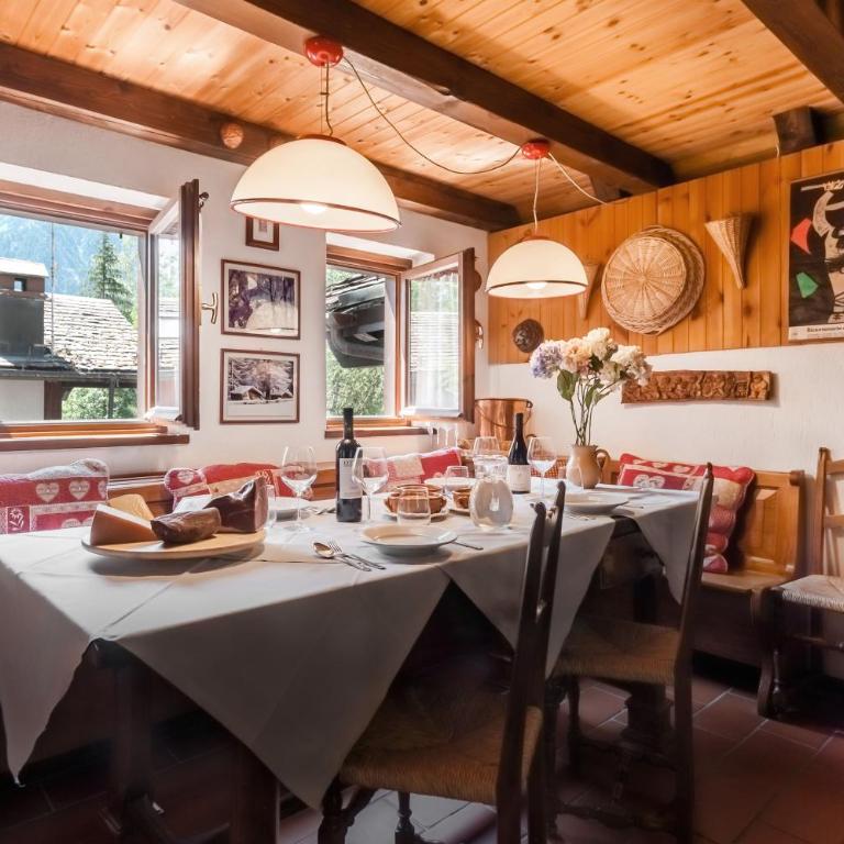 Parcheggio-Camino-8pax - Chalet immerso nella Natura - Chalet - 9